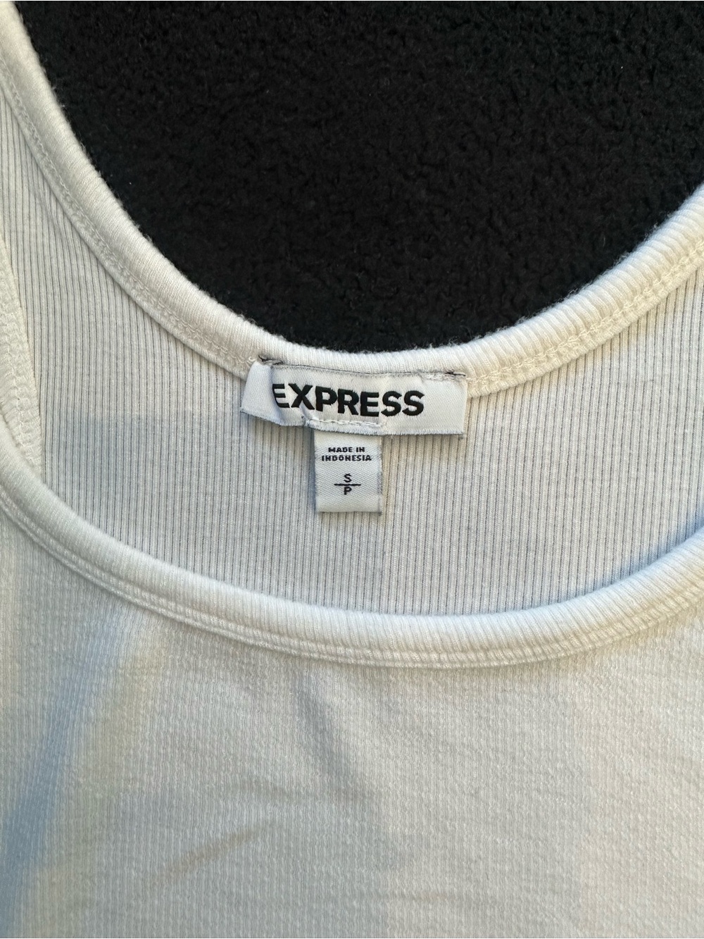 Express Ribbed Scoop Neck Tank - Picture 3 of 3